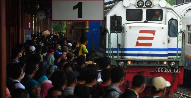DPR: Sediakan Kereta “Sapu Jagad”(Lesehan), KAI: Tak bisa