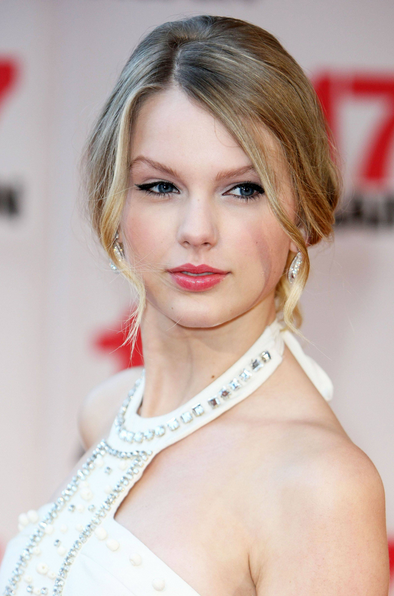 Loki "Thor" kepergok mesra bareng Taylor Swift