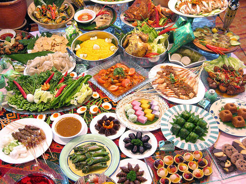 5 alasan Orang Indonesia beli banyak makanan untuk Berbuka Puasa