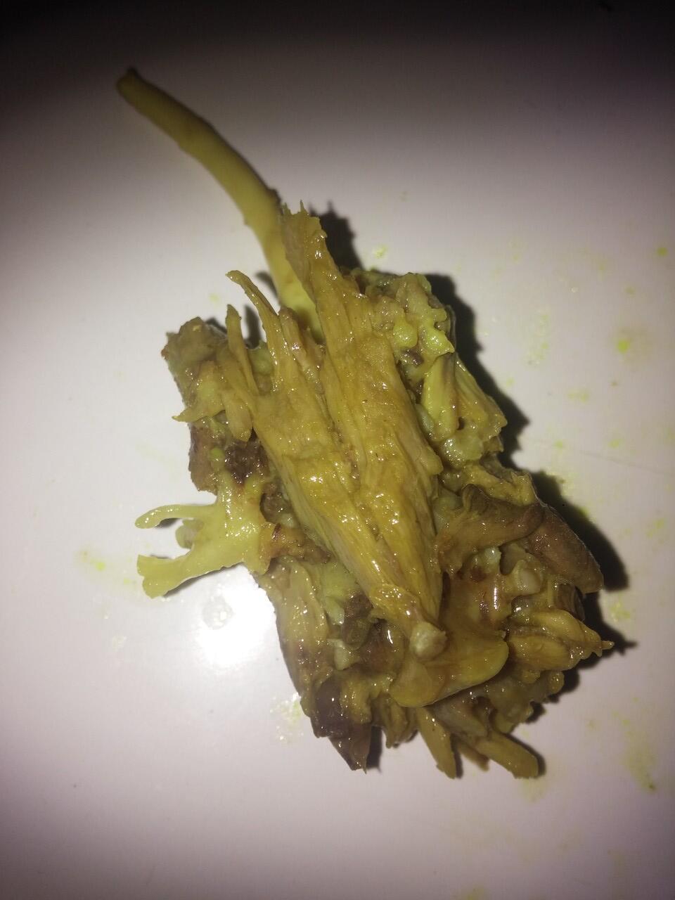 Ada daging agak aneh di Soto Ayam (daging ayam apa bukan ya ???)