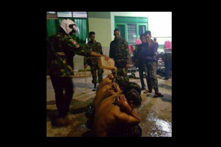 Netizen bagi foto komplotan begal 'mandi' minyak tanah