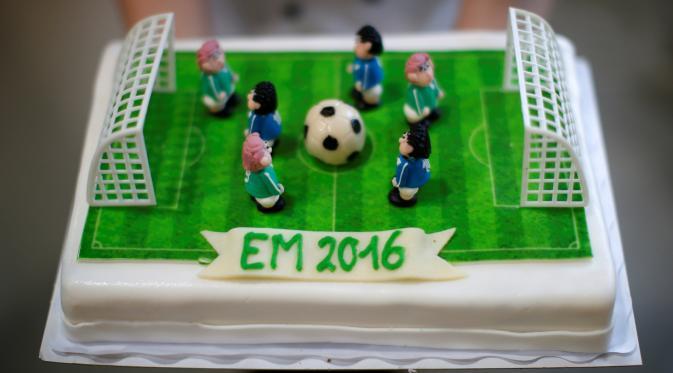 Intip Pembuatan Kue Bertema Euro 2016