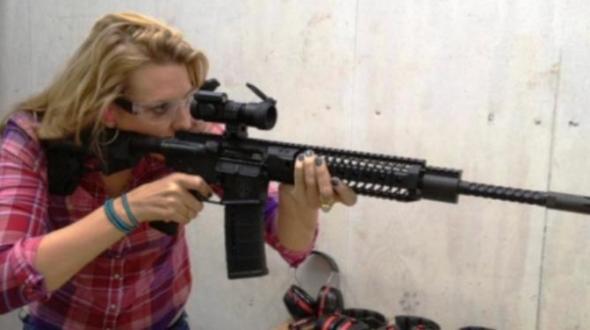 Senapan serbu AR-15 makin laris di pasaran pasca penembakan klub LGBT