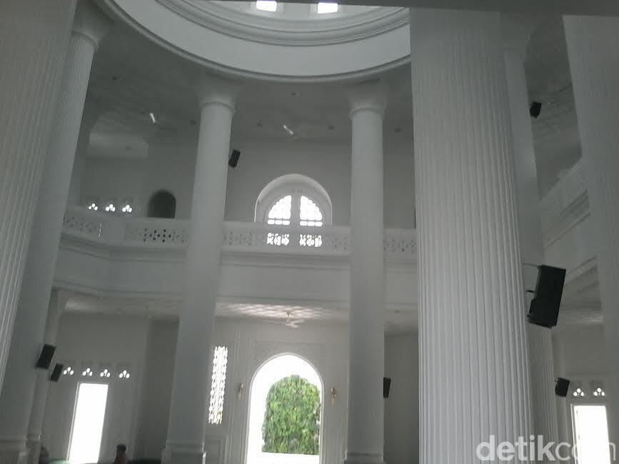 Melihat Masjid Cantik ala Taj Mahal di Sunter yang Dibangun Seorang Mualaf