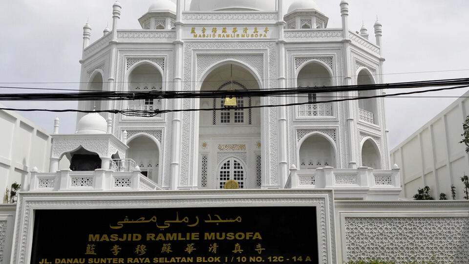 Melihat Masjid Cantik ala Taj Mahal di Sunter yang Dibangun Seorang Mualaf