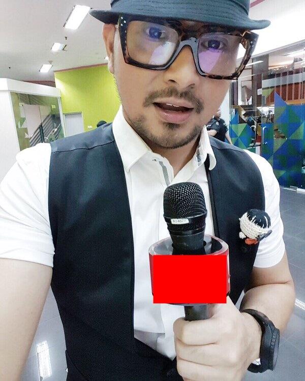 Baju kemeja putih biasa bisa jadi luar biasa