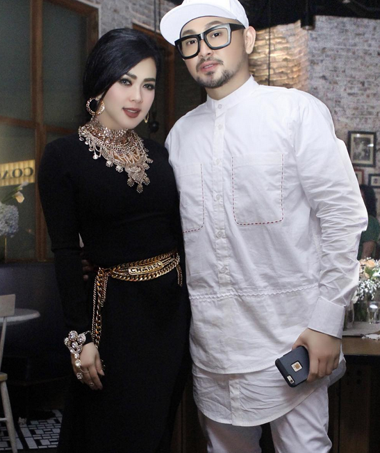 Baju kemeja putih biasa bisa jadi luar biasa