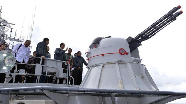 Rapat di Atas Kapal Perang di Natuna, Jokowi 'Gertak' China