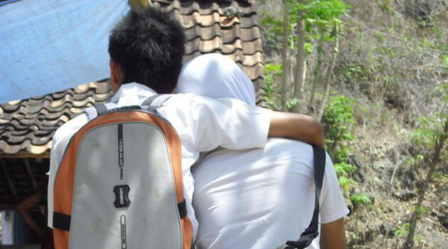 Riset: Jika Pacaran, Siswa Biasa Gituan Sebagai Bukti Cinta