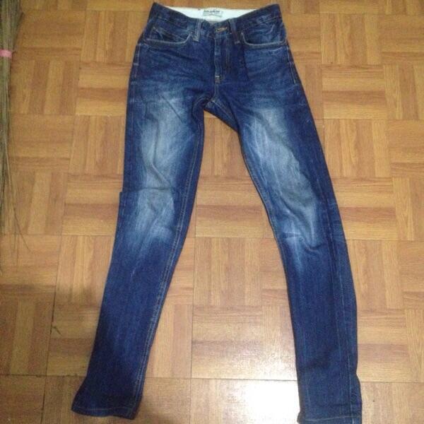 Худящие джинсы