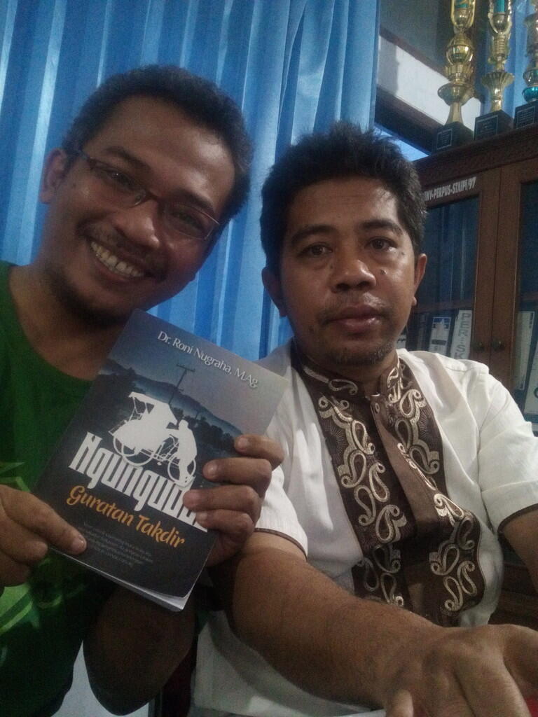 (LUAR BIASA GAN) Pertama kali di Indonesia, Tukang Becak jadi DOKTOR