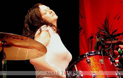 10 Musisi Wanita Hot Dalam Dunia Rock (++ Mulustrasi)
