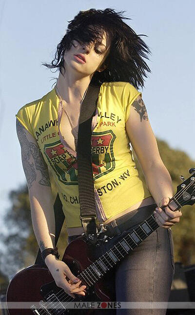 10 Musisi Wanita Hot Dalam Dunia Rock (++ Mulustrasi)