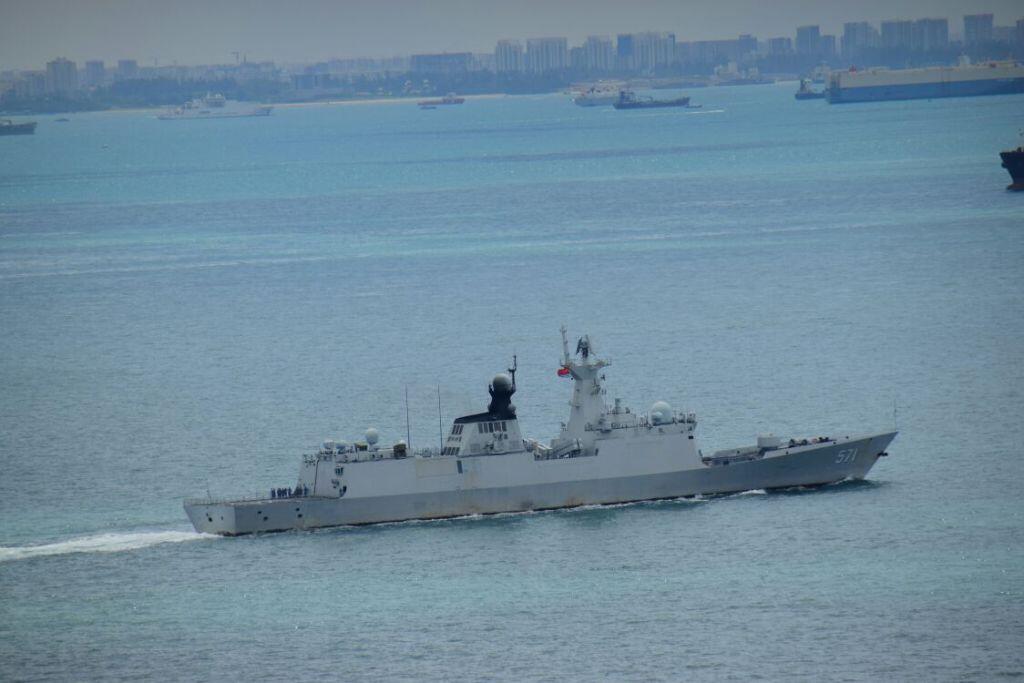Kapal Perang & Kapal Selam Tiongkok Melintas di Selat Malaka