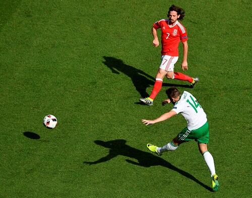 Gol Bunuh Diri Irlandia Utara Bawa Wales ke Perempat Final!