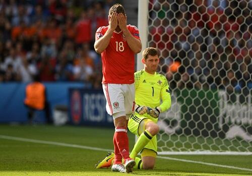 Gol Bunuh Diri Irlandia Utara Bawa Wales ke Perempat Final!