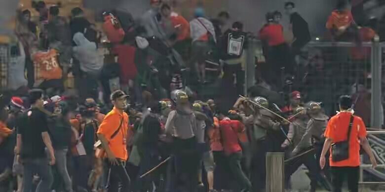 #15 Oknum Polisi yang Diduga Akan "Sweeping" Jakmania Diamankan