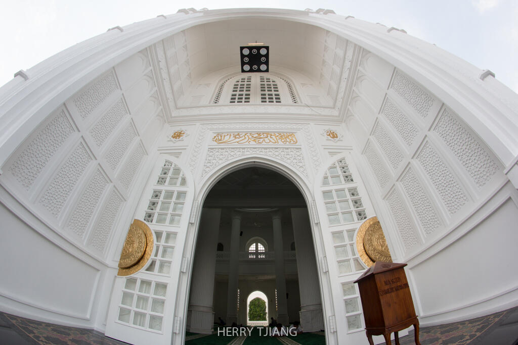 Taj Mahal Juga Ada Di Jakarta alias Masjid Ramlie Musofa