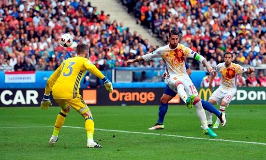 Italia Berhasil Balas Dendam, Spanyol Pulang Kampung