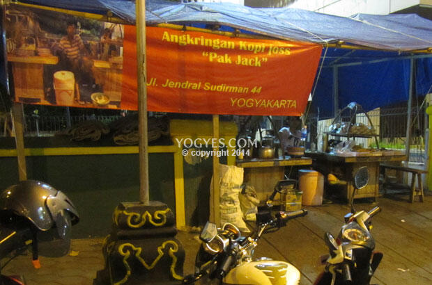 10 ANGKRINGAN KONDANG Tempat Bernostalgia Kala Pulang ke Jogja