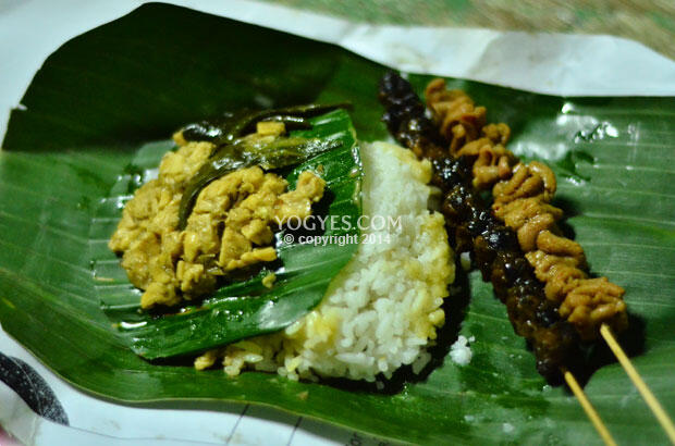 10 ANGKRINGAN KONDANG Tempat Bernostalgia Kala Pulang ke Jogja