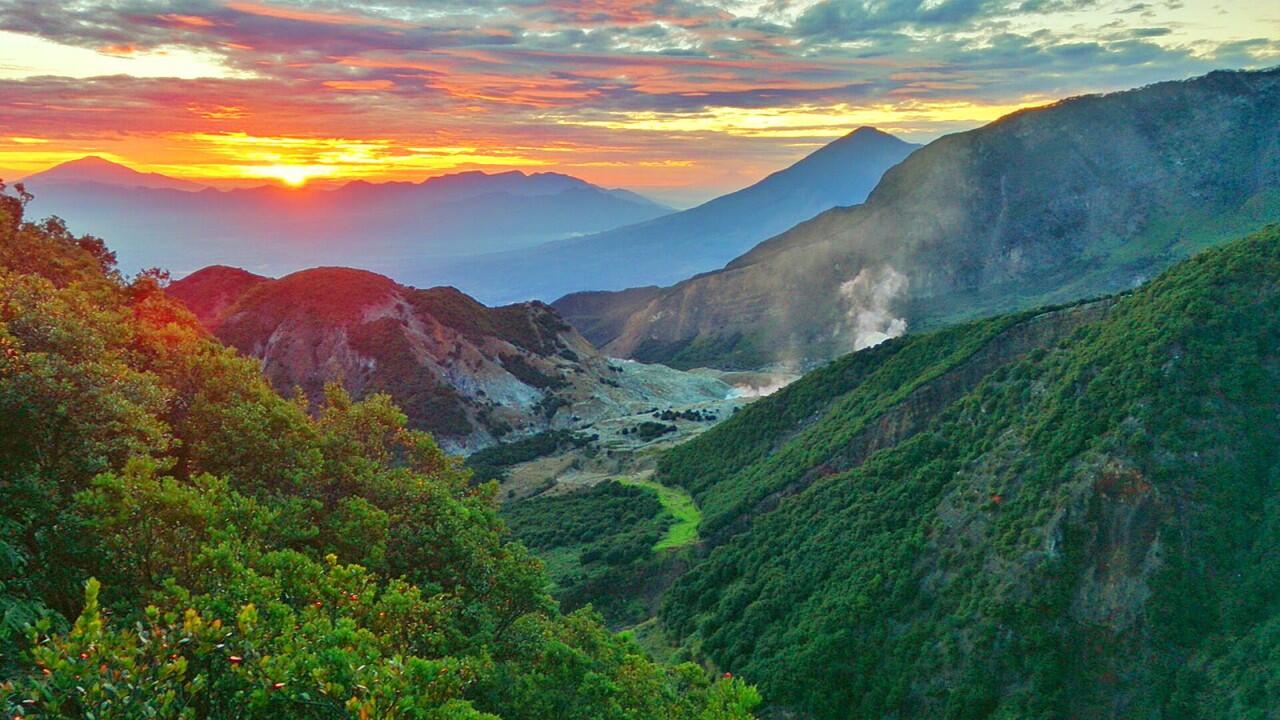 LIBURAN KE NEGERI BAJAK LAUT NAN SUPER EKSOTIS. &#91;BB+&#93; NO NUDE.