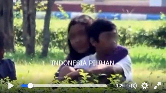 Anak-anak SD ini lagi pacaran, ketangkep satpol PP, disuruh push-up :ngakak