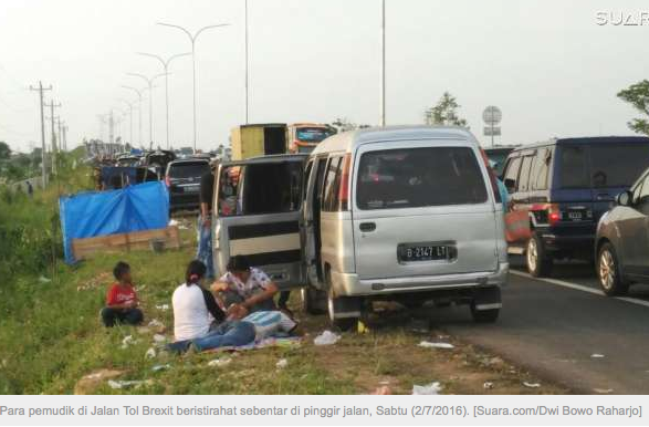 Kena Macet di Tol Brexit, Pemudik Terbantu dengan Toilet Dadakan