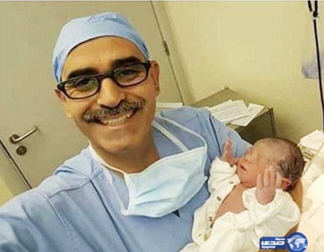 Ajaib, Bayi Baru Lahir Ini Menadahkan Tangan Seperti Sedang Berdoa