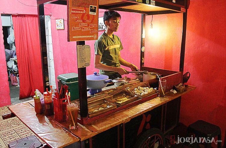 11 Ragam Kuliner Unik yang Wajib Kamu Jajal Saat Bertandang Ke Jogja