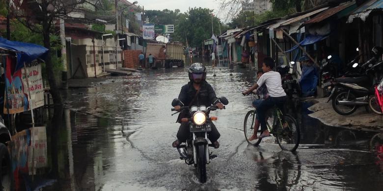 H-3, Jalur Pantura di Semarang Dilanda Banjir