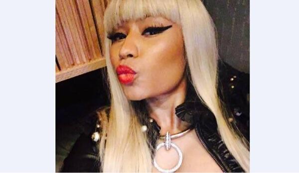 Lagi, Nicki Minaj Pamer Payudara