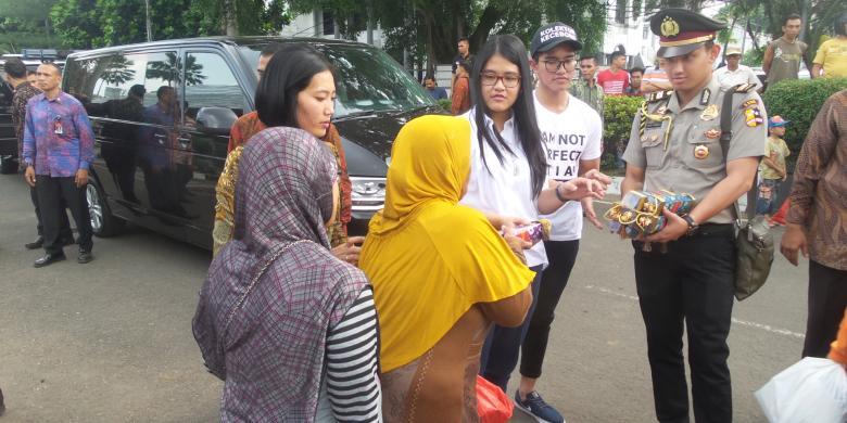 Saat Kaesang Kenakan Topi Bertuliskan "Kolektor Kecebong"...