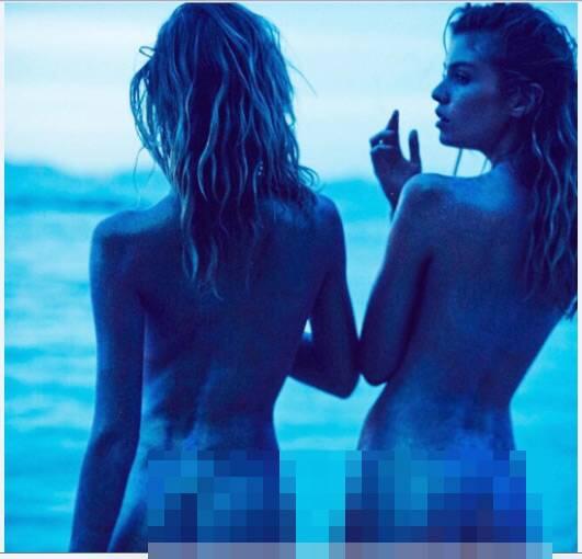 Wow, Stella Maxwell 'Topless' di Rerumputan