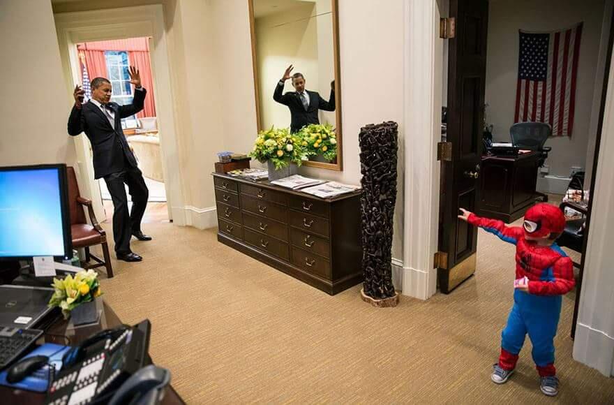 Foto Obama yang sedikit kocak
