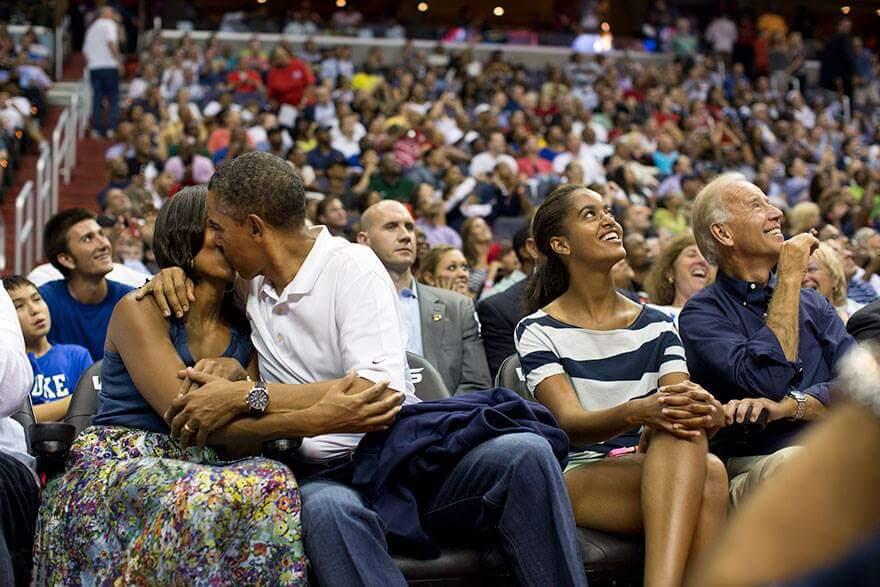 Foto Obama yang sedikit kocak