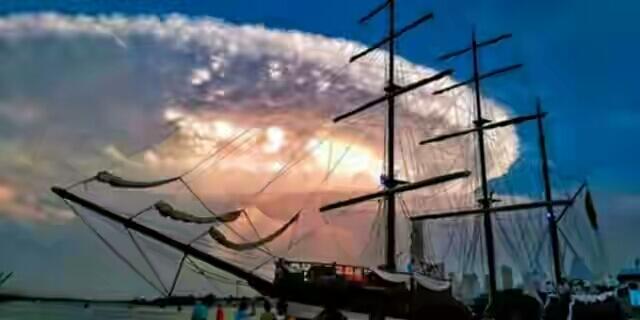 Awan Misterius Tutupi Langit, Warga Geger
