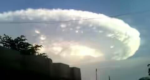 Awan Misterius Tutupi Langit, Warga Geger