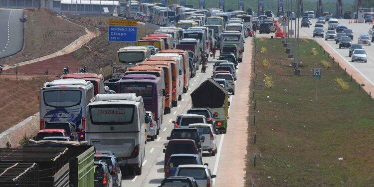 5 Pembelaan Pemerintah Saat Jalur Mudik Macet Parah