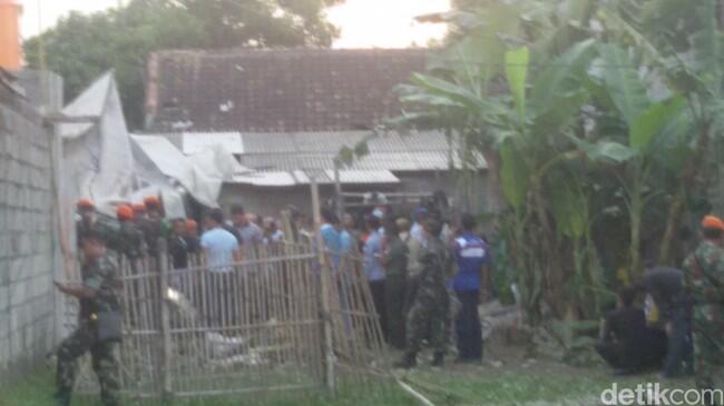 2 Rumah Tertimpa Helikopter Jatuh di Sleman, Begini Kondisinya