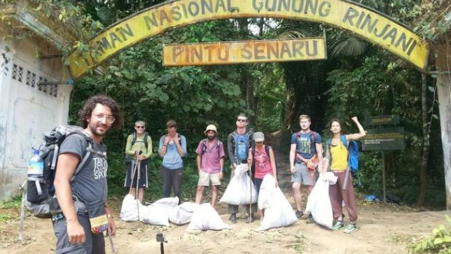 7 Alasan Mengapa Turis Asing Suka Traveling di Indonesia