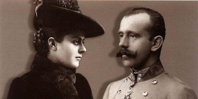 5 Pasangan ini punya kisah cinta setragis Romeo dan Juliet