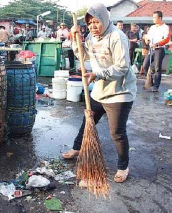 Risma Pemimpin Kampung, Masuk Kota Dia Bingung