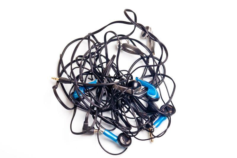 Cara Mudah dan Ampuh Menghindari Kusutnya Kabel Earphone
