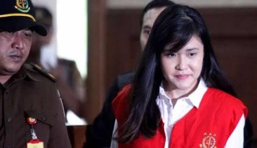 Minta Lepas Baju, Sidang Jessica Kumala Memanas