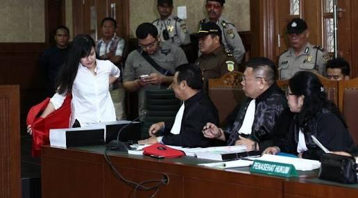 Minta Lepas Baju, Sidang Jessica Kumala Memanas