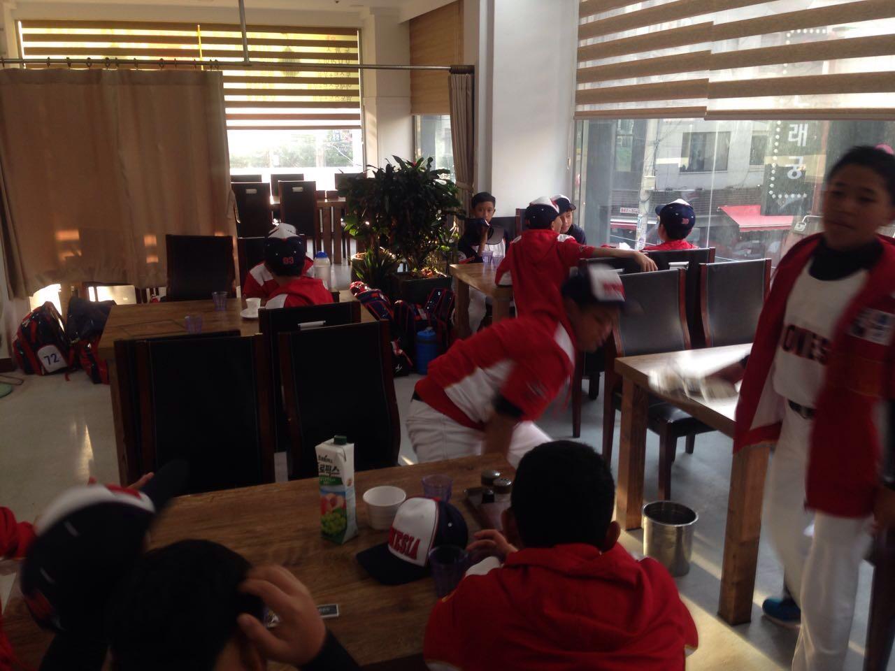 Kibarkan merah putih di korea selatan
