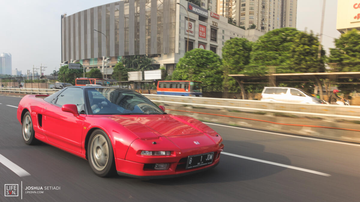 Supercar Jepang berkeliaran di jalanan indonesia