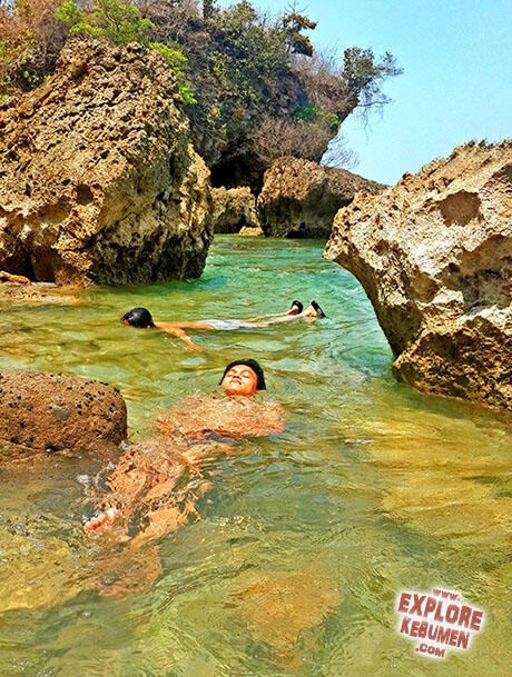 Pesona Luar Biasa Pantai di Kebumen 