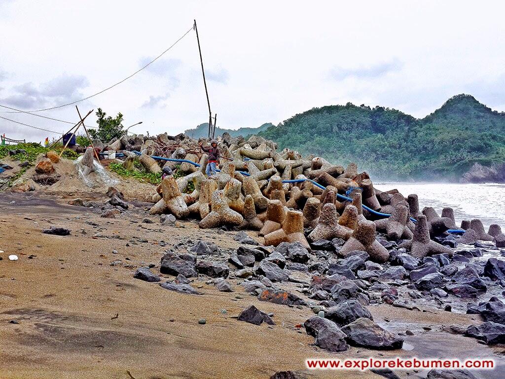 Pesona Luar Biasa Pantai di Kebumen 